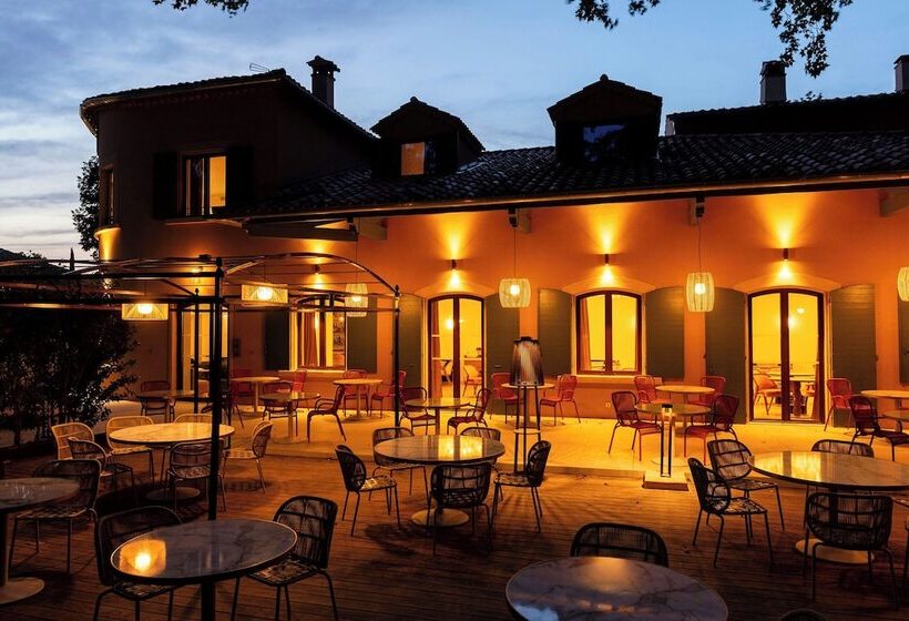 בית מלון כפרי Hôtel Et Restaurant La Bastide Bourrelly   Mathias Dandine