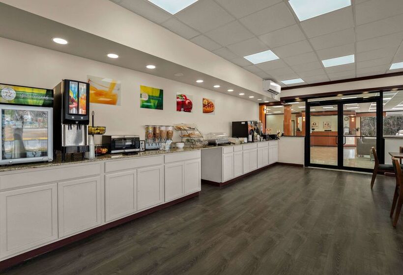 فندق Quality Inn