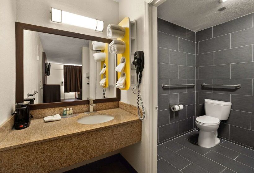 فندق Quality Inn