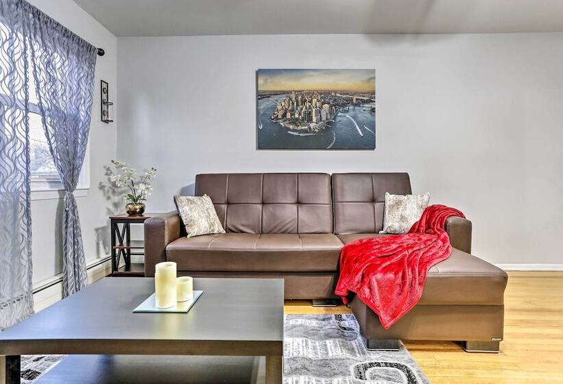 Ideally Located Jersey City Home, 8 Mi To Nyc