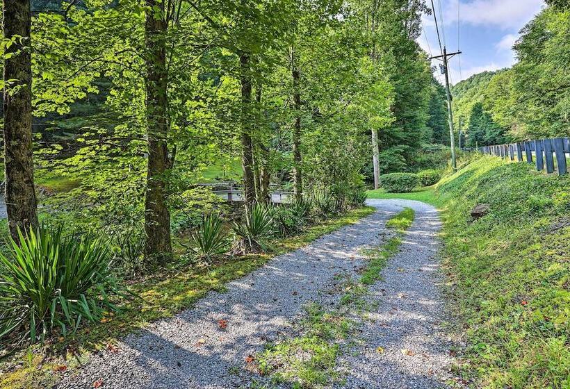 Idyllic Roan Mountain Cabin Across From Creek