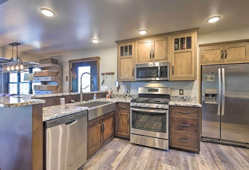 Inviting Irma Cottage W/ Silver Lake Access!
