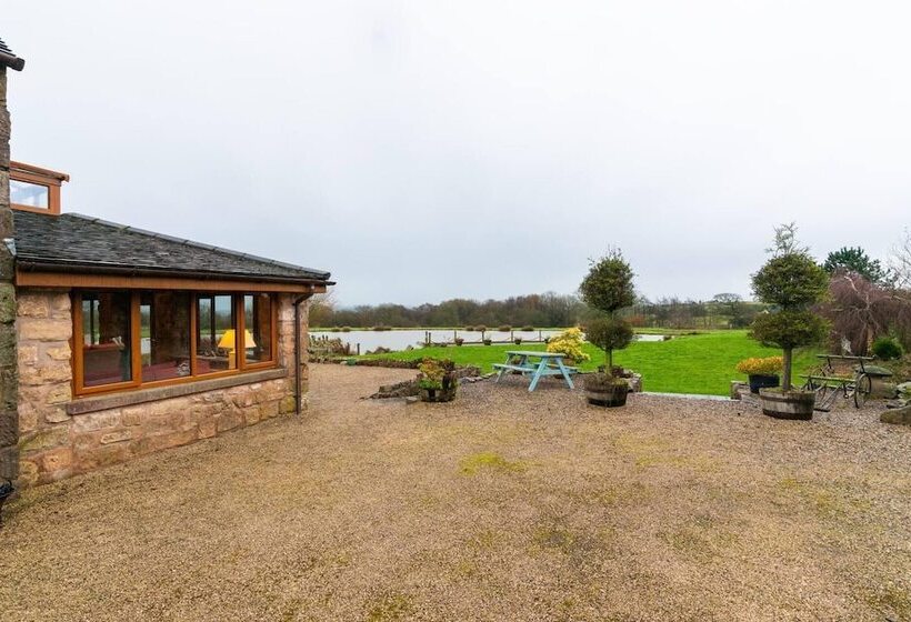 Lakeside Escape, Stone Countryside Cottage
