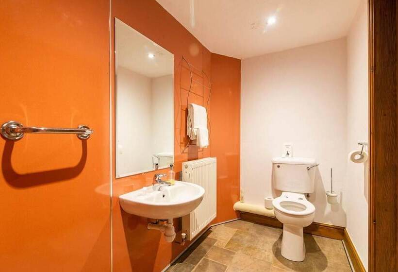 Lakeside Escape, Stone Countryside Cottage