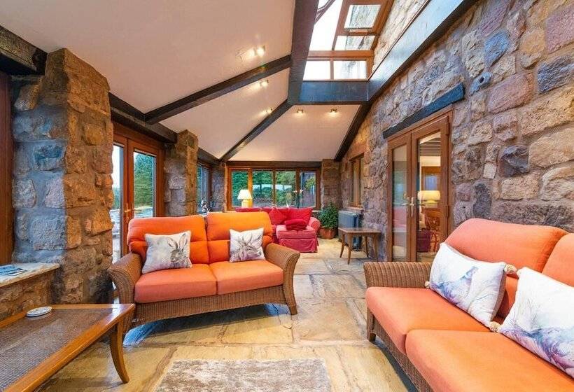 Lakeside Escape, Stone Countryside Cottage