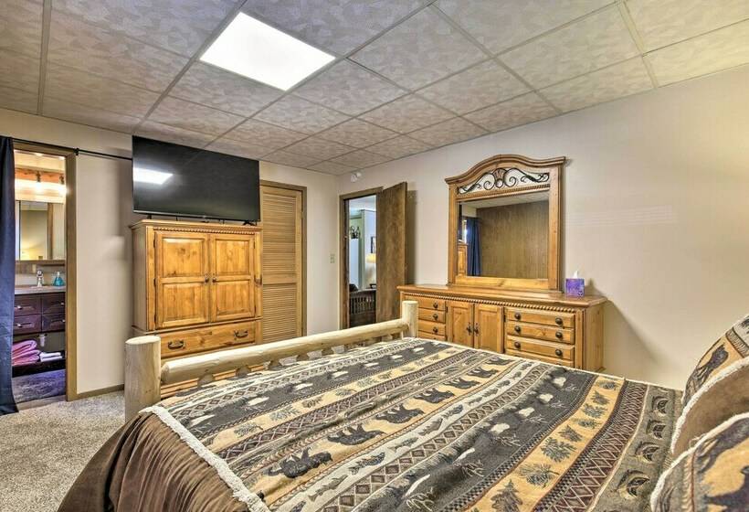 Lovely Lakefront Cottage W/ Fire Pit & Yard!