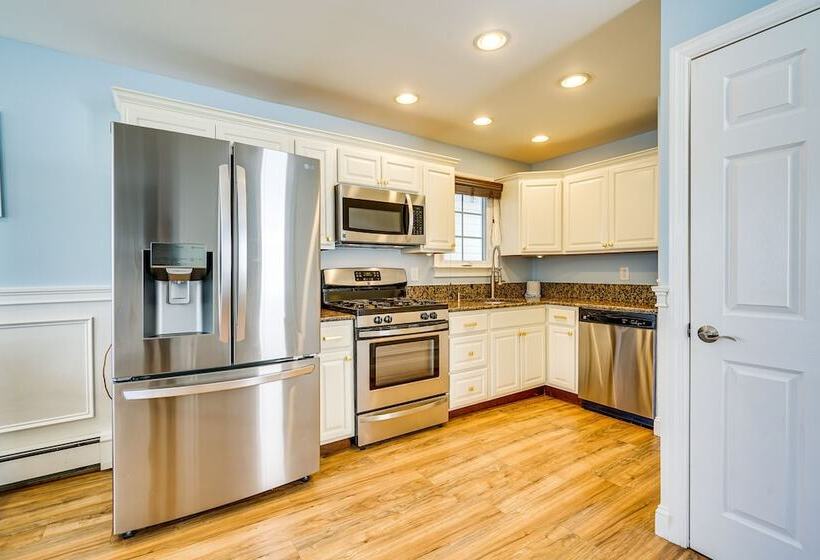New Jersey Abode   Near Theme Parks, Walk To Beach