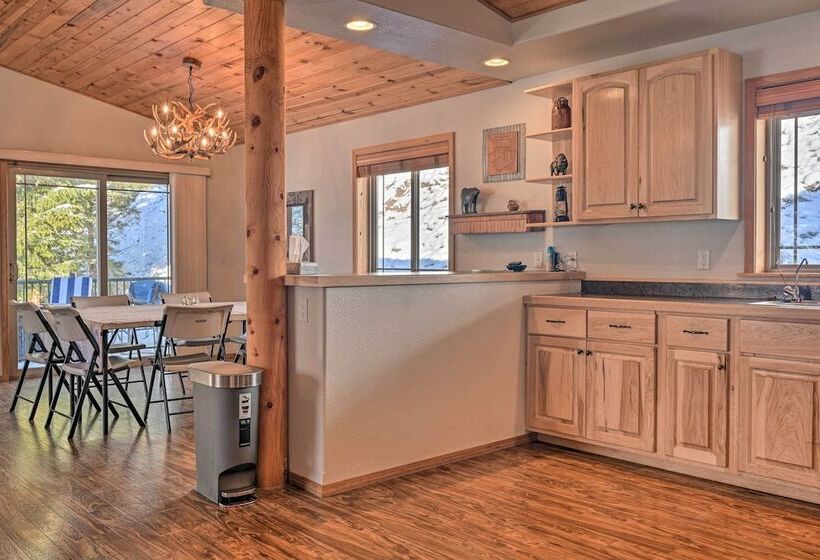 Peaceful Superior Home W/ Fire Pit & Mtn View