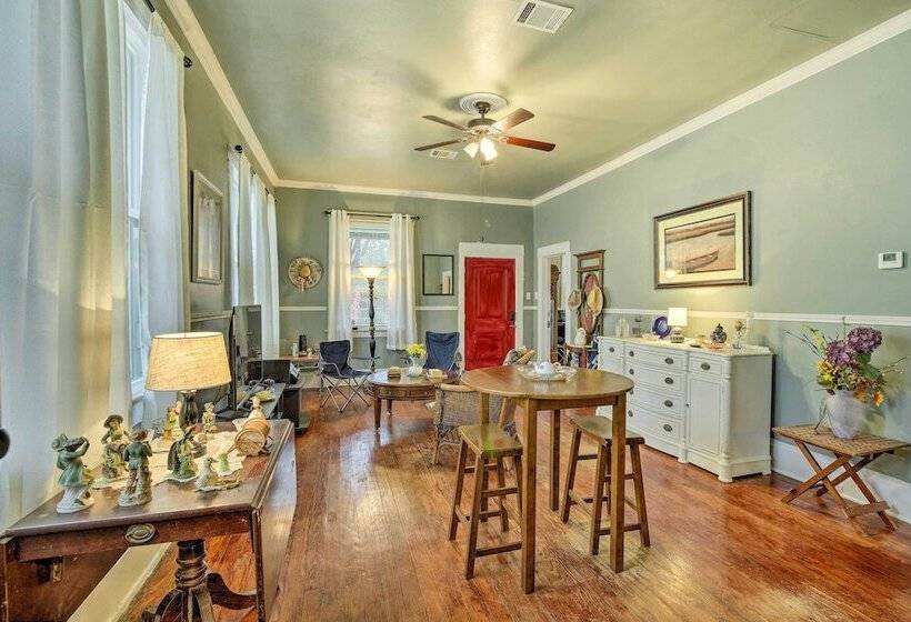 Pet Friendly Home W/ Yard: 3 Mi To Dtwn Houston!