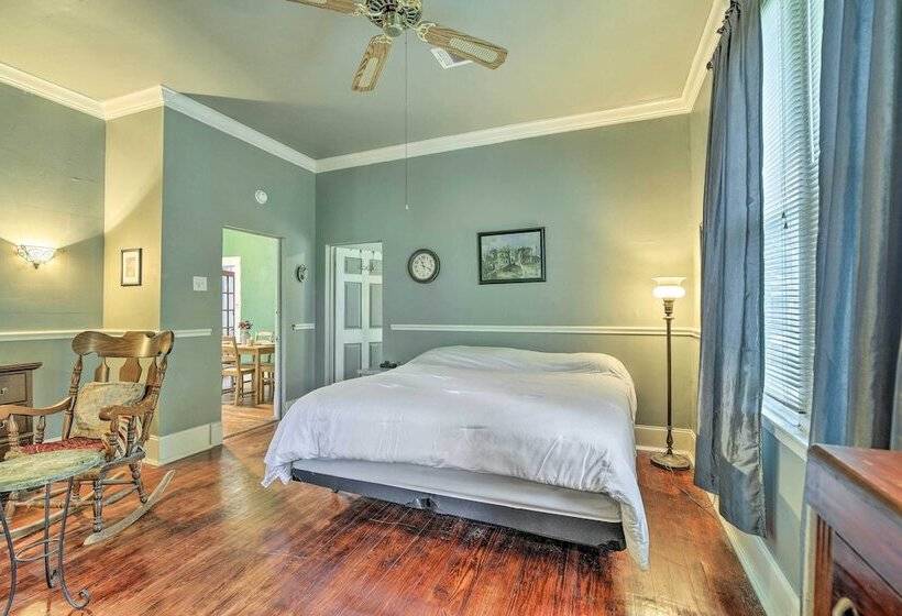 Pet Friendly Home W/ Yard: 3 Mi To Dtwn Houston!