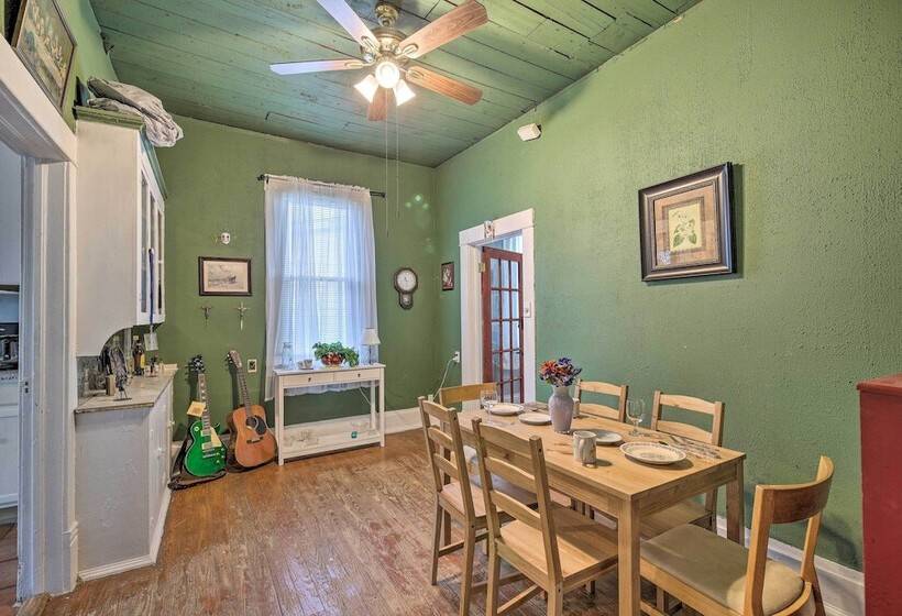 Pet Friendly Home W/ Yard: 3 Mi To Dtwn Houston!
