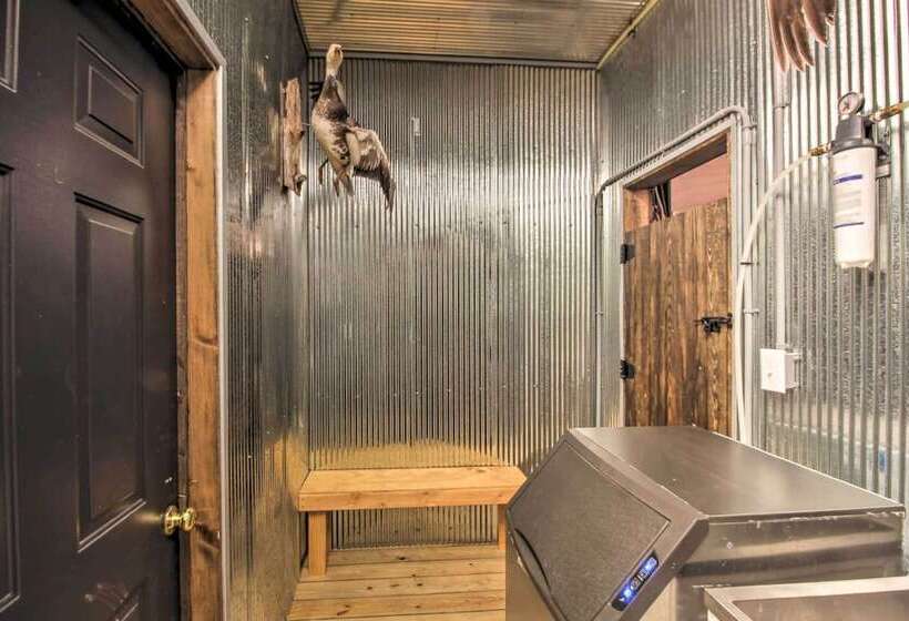 Pheasant Game Farm Missouri Vacation Rental!