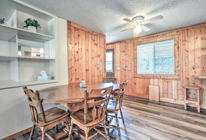 Quaint Kellogg Home W/ Deck & Mountain Views!