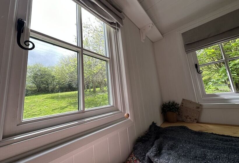 住所  Cornwall Woodland Dog Friendly Shepherd S Hut