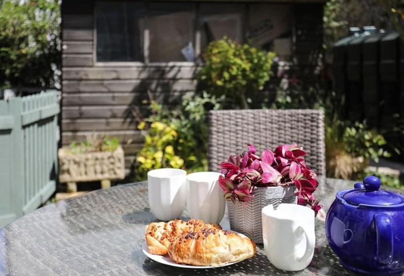 レジデンス Homely, 4 Bed House Close To Stunning Beach