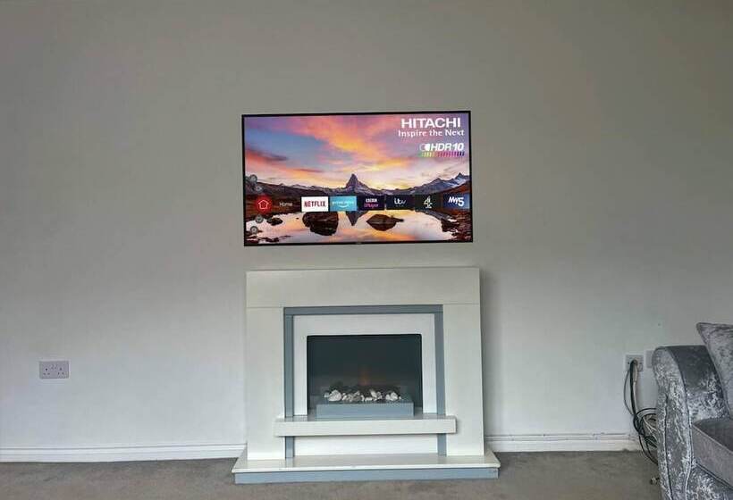إقامة Remarkable 3 Bed House In Wirral