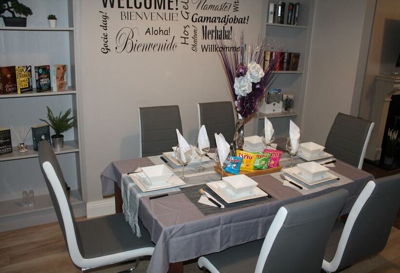 דירת נופש Stunning 4 Bed House In Belfast