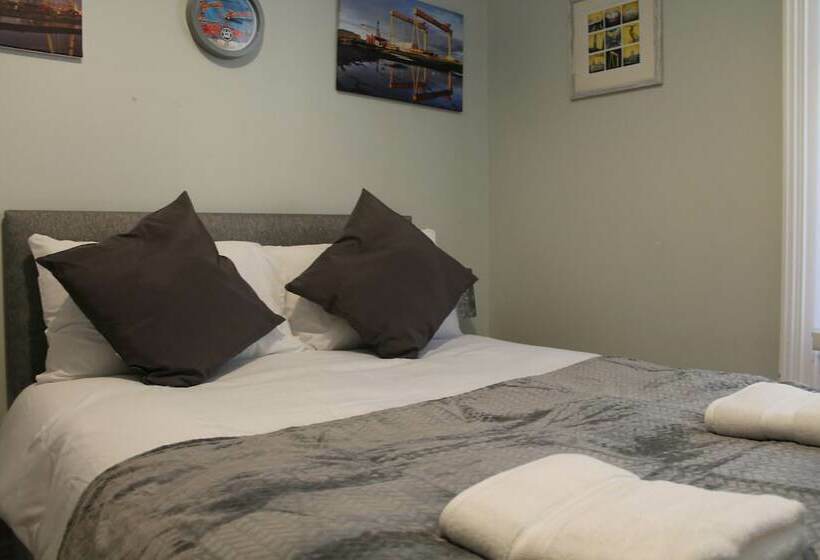 דירת נופש Stunning 4 Bed House In Belfast