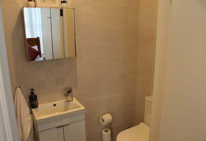 דירת נופש Stunning 4 Bed House In Belfast
