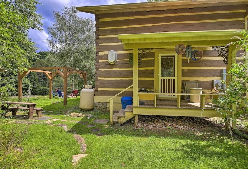 Riverfront Home W/ Fire Pit + Deck In Lansing