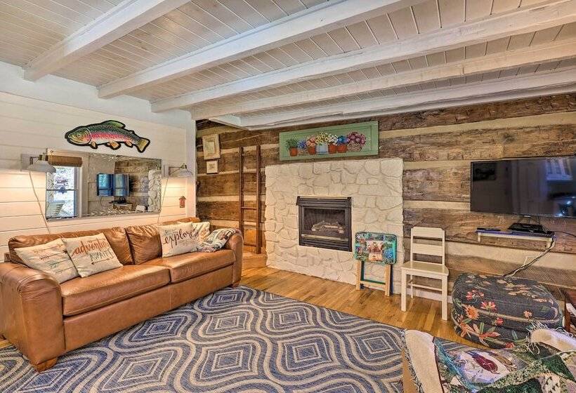 Riverfront Home W/ Fire Pit + Deck In Lansing