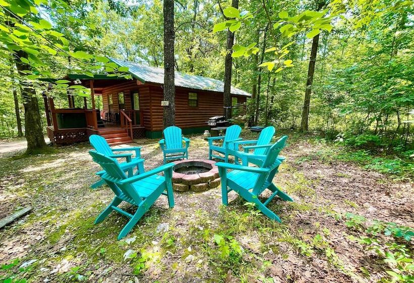 Broken Bow Cabin W/ Hot Tub, Near Hiking + Fishing