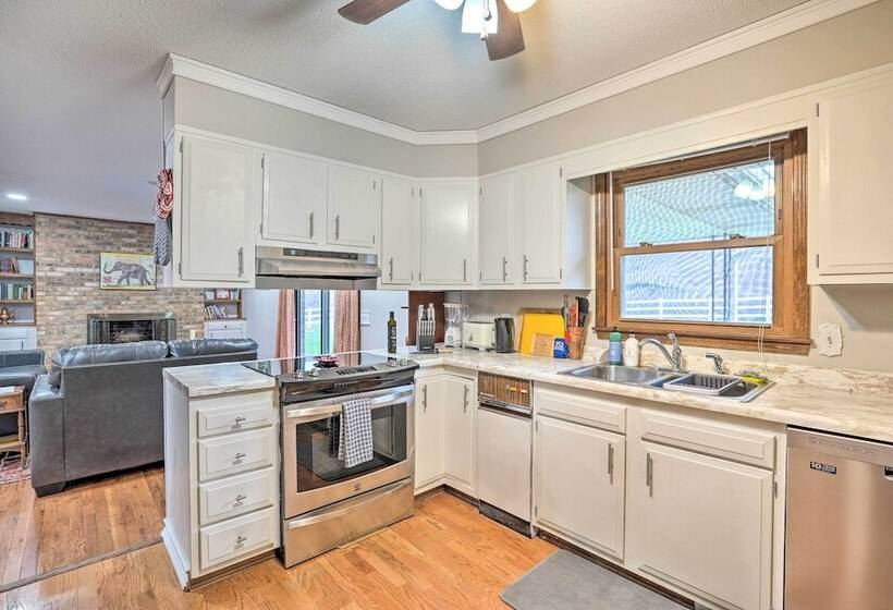 Serene Johnson City Home W/ Mountain Views