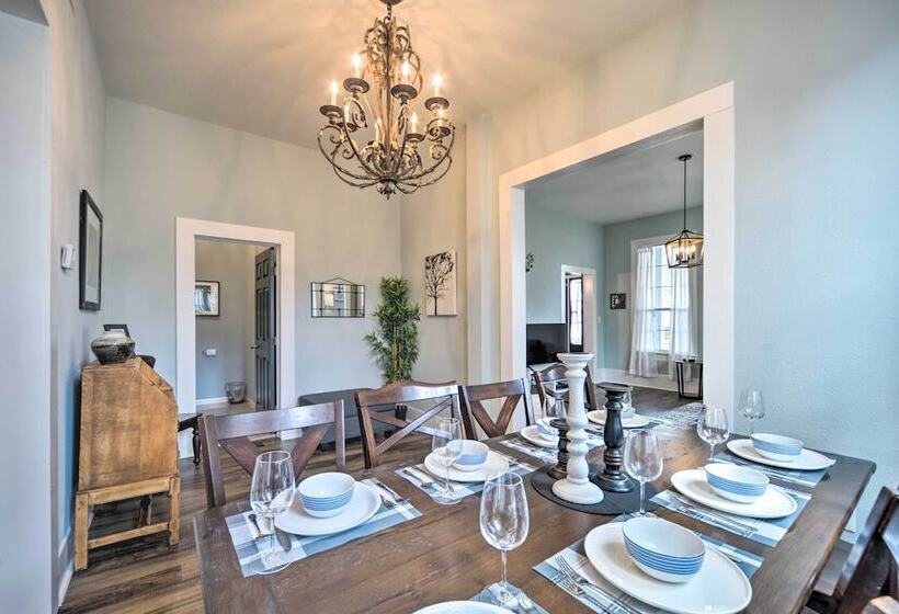 Spacious Abode, Walk To Texas Heroes Square!