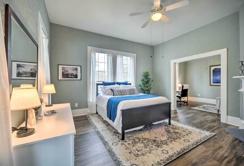 Spacious Abode, Walk To Texas Heroes Square!