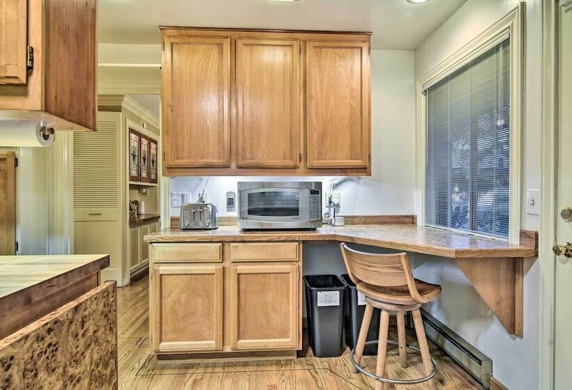 Spacious Hillsboro Home ~ 18 Mi To Portland!