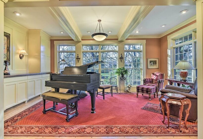 Spacious Hillsboro Home ~ 18 Mi To Portland!