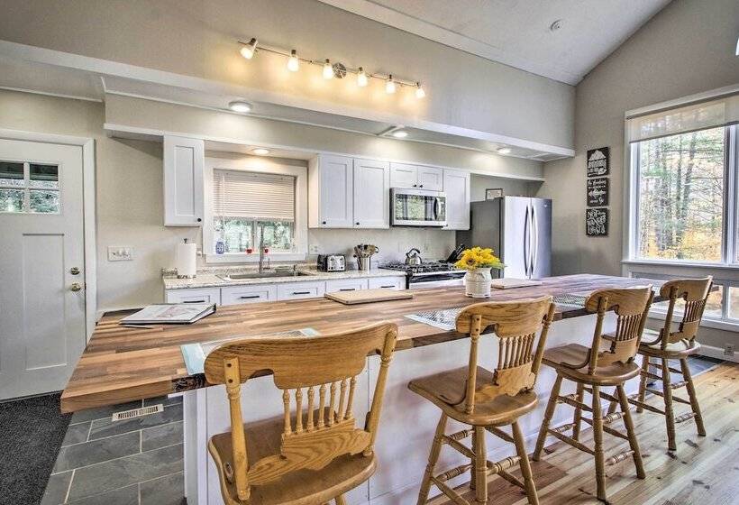 White Mountains Home W/ Hot Tub   Walk To Town!