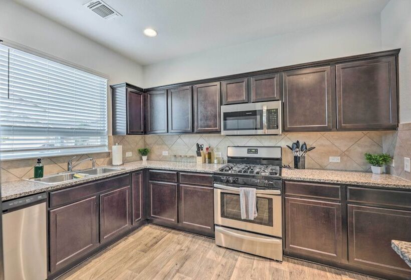 Austin Home ~ 12 Mi To Downtown!