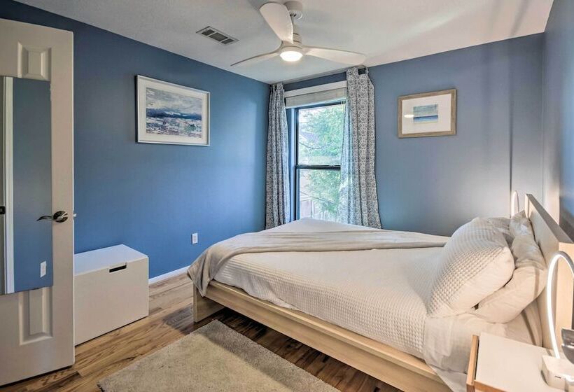 Family Friendly Houston Home W/ Private Backyard!