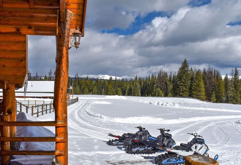 Stunning Montana Retreat: Hot Tub, On Site Hiking!
