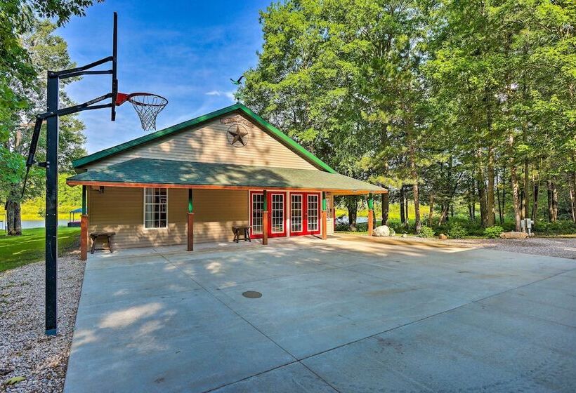 Sun Dappled Cadillac Gem W/ Kayaks & Grill!