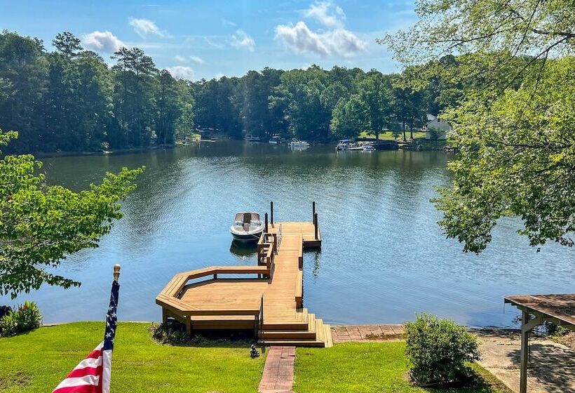 Sunny Lakefront Escape In Prosperity W/ Dock!