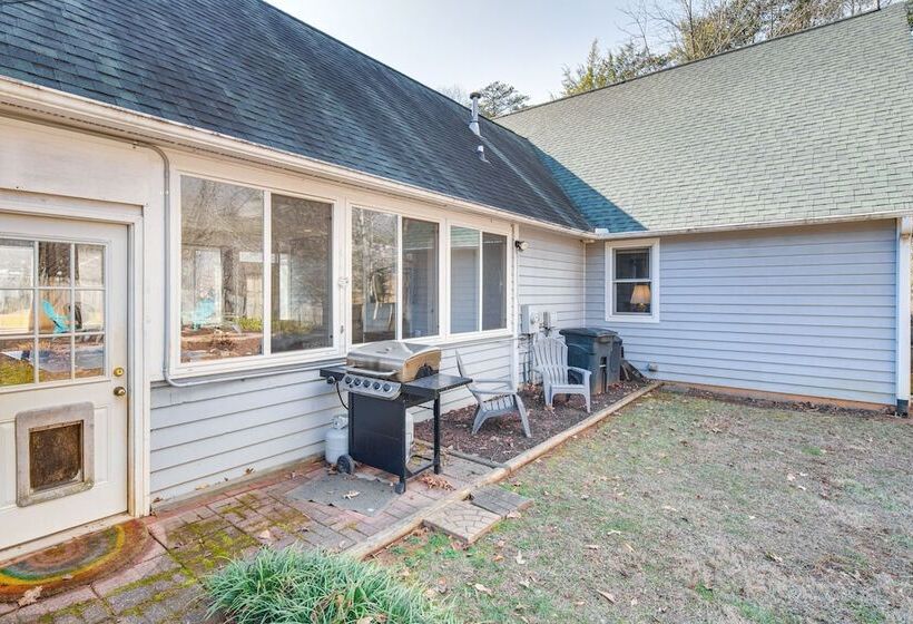 Quiet Black Mountain Home W/ Grill & Fire Pit