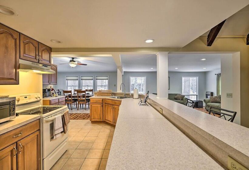 Quiet Tobyhanna Home With Hot Tub And Deck!