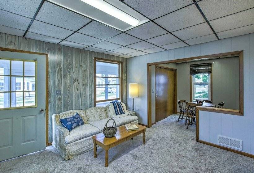 Two Rivers Home W/ Yard ~ Half Mile To Beach!