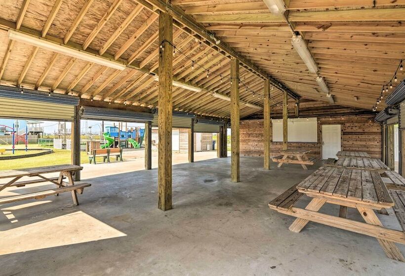 < 1 Mi To Coast: Jamaica Beach Home W/ Pool Access