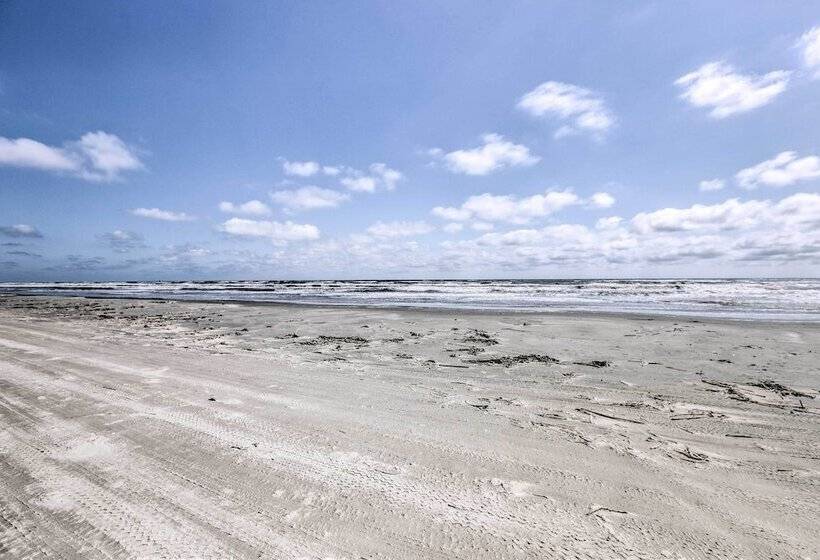 < 1 Mi To Coast: Jamaica Beach Home W/ Pool Access