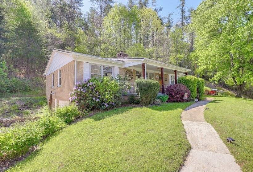 Fire Pit & Game Room: Family Home In Marshall
