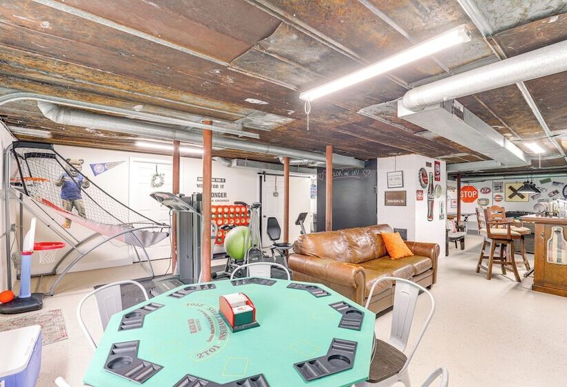 Fire Pit & Game Room: Family Home In Marshall