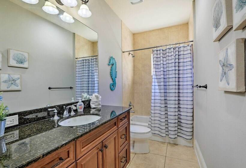Apollo Beach House W/ Private Pool + Hot Tub
