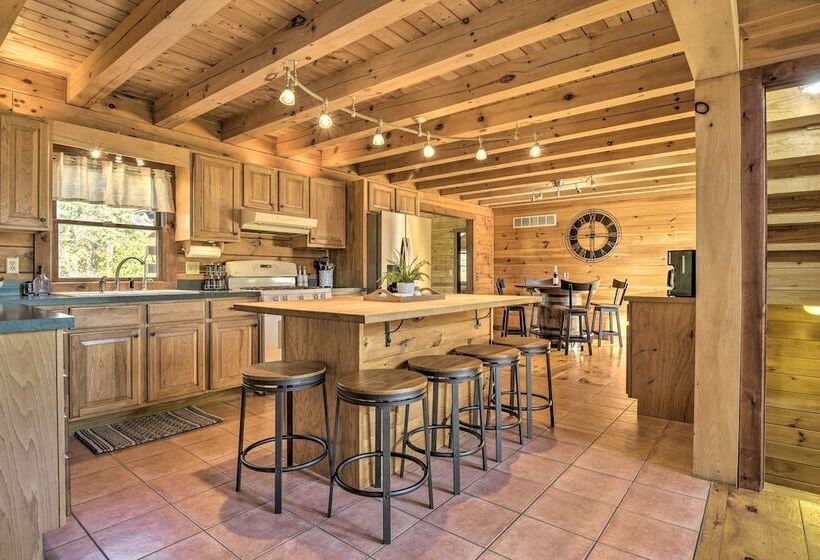 Beautiful Mount Joy Cabin W/ Pool + Sauna!