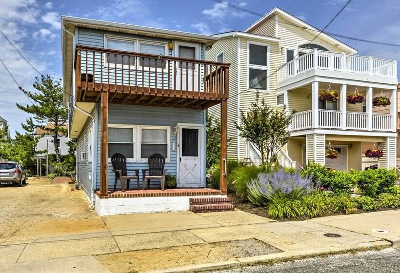 Breezy Ship Bottom House W/ Yard + Beach Access!