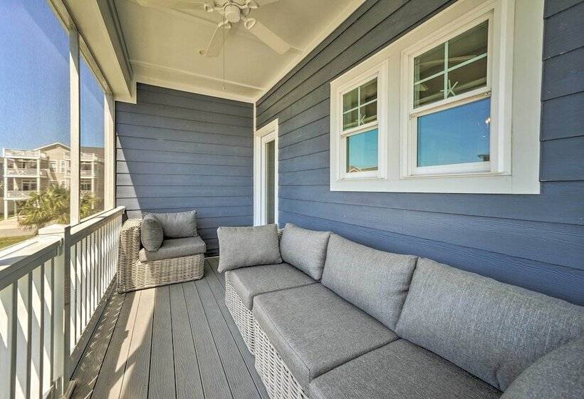 Bright Coastal Abode With Porch & Beach Access!