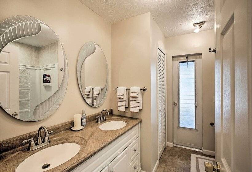 Family Home W/ Patio & Pool Table In Cape Coral!