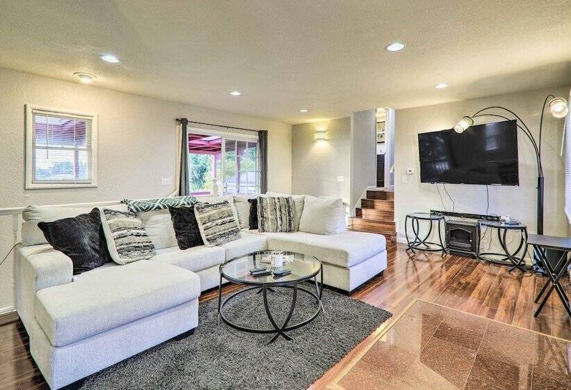 Castro Valley Home W/ Bay Area Views!